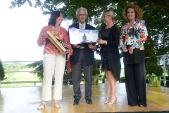 16-Premio-AcquiAmbiente-IX-edizione-Sburlati-e-la-Direttrice-di-Gardenia-e-BellItalia-consacrano-D-Bianchi-allAcqui-Ambiente-440_1200x
