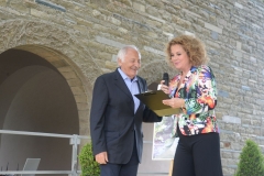 2-Premio-AcquiAmbiente-IX-edizione-Fiorella-Pierobon-sul-palco-insieme-a-Giulio-Rapetti-Mogol-109_1200x